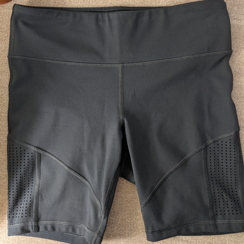 GAP Fit Active Wear Biker Shorts - Medium